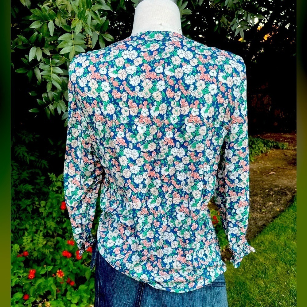 NWT- Cynthia Rowley Blue Floral 🌷V-Neck Blouse - Picture 4 of 8
